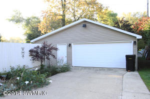 321 W Bridge St, Plainwell, MI 49080 photo 5
