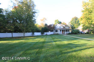 321 W Bridge St, Plainwell, MI 49080 photo 2