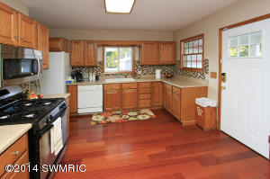 321 W Bridge St, Plainwell, MI 49080 photo 8