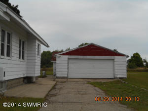 734 Harrison St, Belding, MI 48809 photo 2