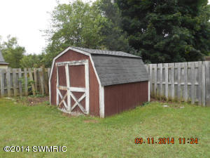 701 W May St, Belding, MI 48809 photo 3