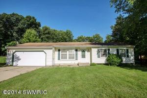 507 Adapointe Dr SE, Ada, MI 49301 photo 1