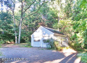 60 N Charles St, White Cloud, MI 49349 photo 3