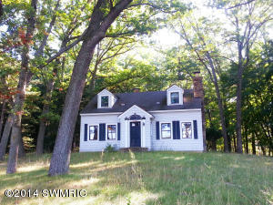 60 N Charles St, White Cloud, MI 49349 photo 1