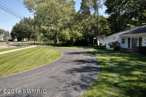 867 Upton Ave, Springfield, MI 49037 photo 12