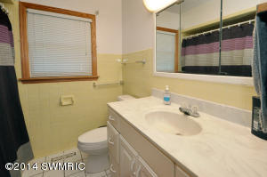 867 Upton Ave, Springfield, MI 49037 photo 8