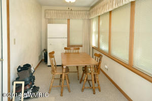 867 Upton Ave, Springfield, MI 49037 photo 11