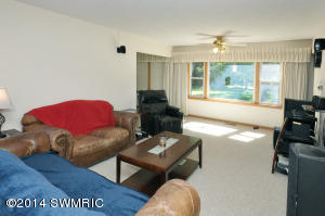 867 Upton Ave, Springfield, MI 49037 photo 2