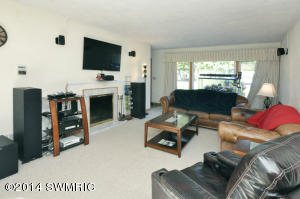 867 Upton Ave, Springfield, MI 49037 photo 3
