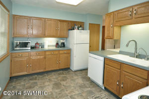 867 Upton Ave, Springfield, MI 49037 photo 5