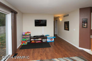 156 Cherry St, Schoolcraft, MI 49087 photo 2