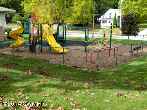 115 S Prospect St, Belding, MI 48809 photo 9