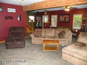 115 S Prospect St, Belding, MI 48809 photo 3