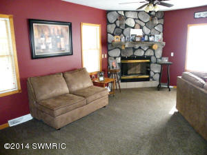 115 S Prospect St, Belding, MI 48809 photo 2