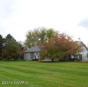 6825 N Whites Bridge Rd, Belding, MI 48809 photo 1