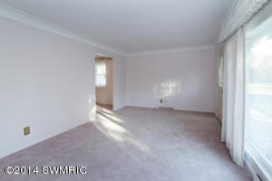 526 N Douglas, Three Rivers, MI 49093 photo 4