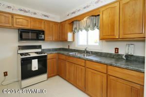 526 N Douglas, Three Rivers, MI 49093 photo 8