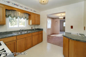 526 N Douglas, Three Rivers, MI 49093 photo 9