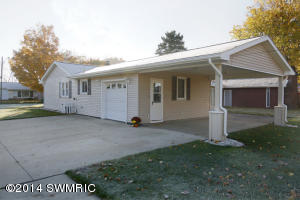 526 N Douglas, Three Rivers, MI 49093 photo 27
