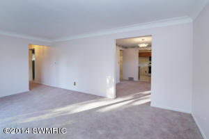 526 N Douglas, Three Rivers, MI 49093 photo 5