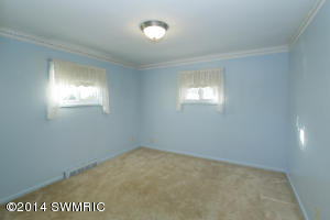 526 N Douglas, Three Rivers, MI 49093 photo 13
