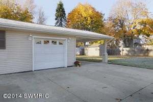 526 N Douglas, Three Rivers, MI 49093 photo 25