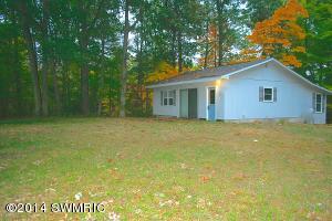 90 W Jackson, White Cloud, MI 49349 photo 6