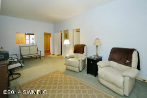 545 Canaris St, Constantine, MI 49042 photo 5