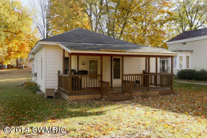 545 Canaris St, Constantine, MI 49042 photo 2