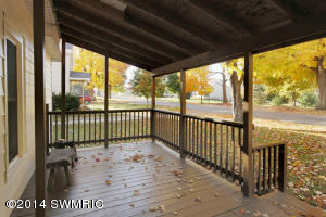 545 Canaris St, Constantine, MI 49042 photo 3