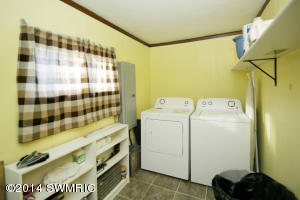 545 Canaris St, Constantine, MI 49042 photo 10