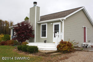 565 36th St, Gobles, MI 49055 photo 1