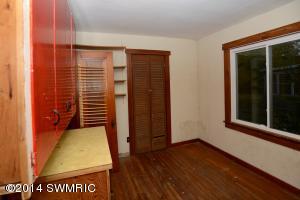 589 Upton Ave, Springfield, MI 49037 photo 9