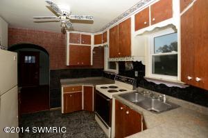 589 Upton Ave, Springfield, MI 49037 photo 4