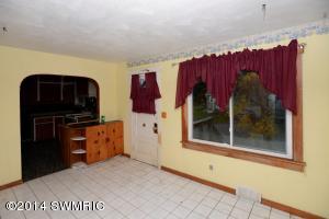 589 Upton Ave, Springfield, MI 49037 photo 12