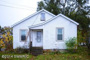 589 Upton Ave, Springfield, MI 49037 photo 1