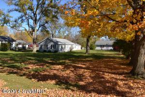 415 Brigham St, Plainwell, MI 49080 photo 1