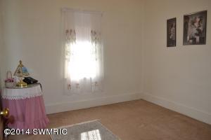 415 Brigham St, Plainwell, MI 49080 photo 9