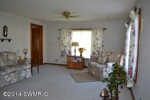 415 Brigham St, Plainwell, MI 49080 photo 3