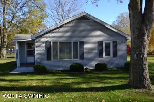 415 Brigham St, Plainwell, MI 49080 photo 2