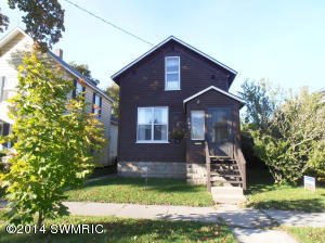 298 Third St, Manistee, MI 49660 photo 1