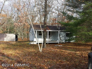 6574 W 76th St, Baldwin, MI 49304 photo 2