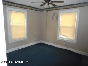 114 E Lytle St, Ionia, MI 48846 photo 4