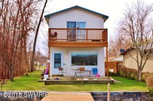 8433 Elm Dr, Watervliet, MI 49098 photo 1