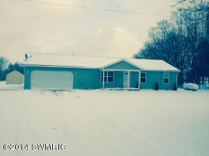 465 8th St, Plainwell, MI 49080 photo 1