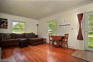 321 Ferguson St, Marshall, MI 49068 photo 4
