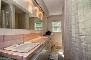321 Ferguson St, Marshall, MI 49068 photo 9