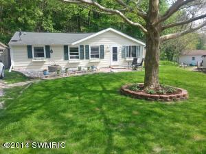 608 Grindle Dr, Lowell, MI 49331 photo 1
