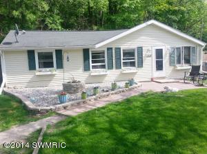 608 Grindle Dr, Lowell, MI 49331 photo 2