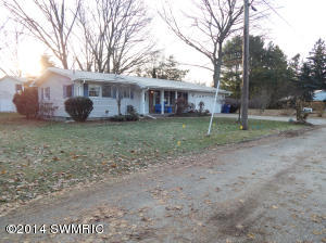 1613 Collier Dr W, Whitehall, MI 49461 photo 2